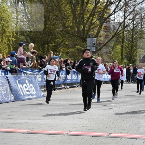 12.04.2026 - 45. Internationalen Wilhelmsburger Insellauf J. Mangold http://msf.ph/oto/9524420 12.04.2026 14:51:00 Ziel 858, 531, 493, 1822, 495, 1041, 1052, 116, 593 meine-sportfotos.de