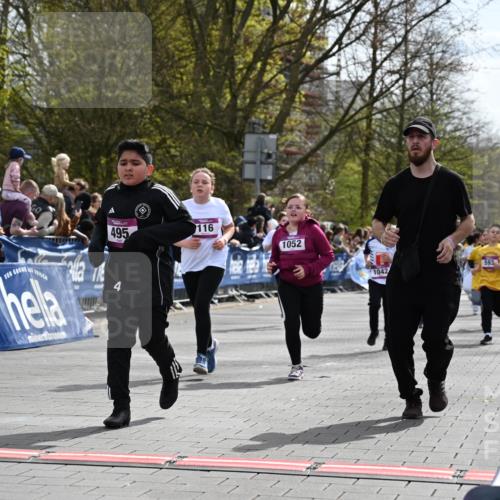 12.04.2026 - 45. Internationalen Wilhelmsburger Insellauf J. Mangold http://msf.ph/oto/9524427 12.04.2026 14:51:02 Ziel 531, 493, 1822, 495, 1041, 1052, 116, 593, 1042, 686, 536, 1047 meine-sportfotos.de