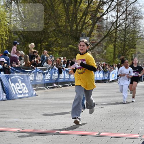 12.04.2026 - 45. Internationalen Wilhelmsburger Insellauf J. Mangold http://msf.ph/oto/9524433 12.04.2026 14:51:06 Ziel 495, 1041, 1052, 116, 593, 1042, 686, 536, 1047, 1074 meine-sportfotos.de
