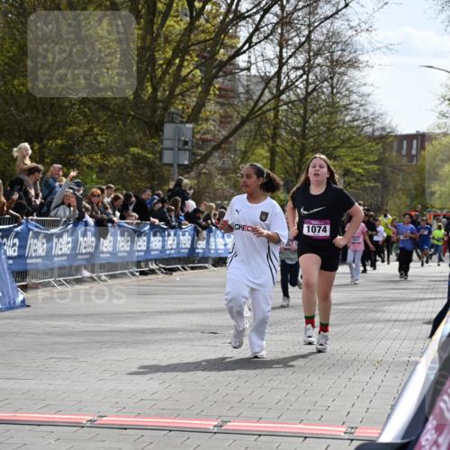 12.04.2026 - 45. Internationalen Wilhelmsburger Insellauf J. Mangold http://msf.ph/oto/9524445 12.04.2026 14:51:07 Ziel 1052, 116, 593, 1042, 686, 536, 1047, 1074, 1054 meine-sportfotos.de