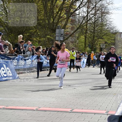 12.04.2026 - 45. Internationalen Wilhelmsburger Insellauf J. Mangold http://msf.ph/oto/9524450 12.04.2026 14:51:12 Ziel 1074, 1054, 1843, 380, 435, 1051 meine-sportfotos.de