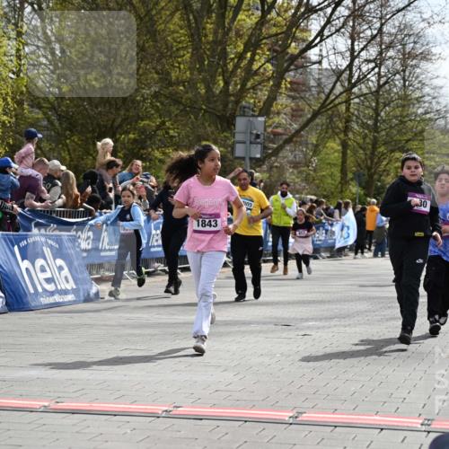 12.04.2026 - 45. Internationalen Wilhelmsburger Insellauf J. Mangold http://msf.ph/oto/9524455 12.04.2026 14:51:13 Ziel 1054, 1843, 380, 435, 1051, 544 meine-sportfotos.de
