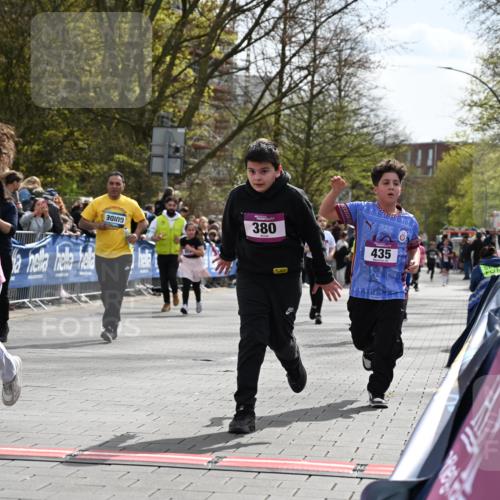 12.04.2026 - 45. Internationalen Wilhelmsburger Insellauf J. Mangold http://msf.ph/oto/9524462 12.04.2026 14:51:14 Ziel 1054, 1843, 380, 435, 1051, 544, 444 meine-sportfotos.de
