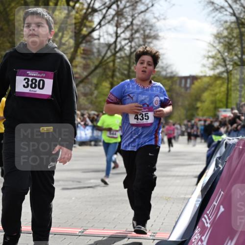 12.04.2026 - 45. Internationalen Wilhelmsburger Insellauf J. Mangold http://msf.ph/oto/9524471 12.04.2026 14:51:15 Ziel 1054, 1843, 380, 435, 1051, 544, 444, 868, 852 meine-sportfotos.de