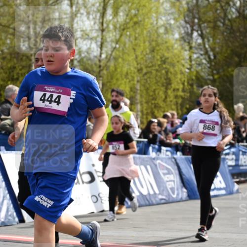 12.04.2026 - 45. Internationalen Wilhelmsburger Insellauf J. Mangold http://msf.ph/oto/9524480 12.04.2026 14:51:19 Ziel 435, 1051, 544, 444, 868, 852, 358, 1072 meine-sportfotos.de