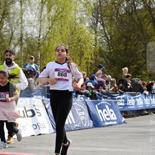 12.04.2026 - 45. Internationalen Wilhelmsburger Insellauf J. Mangold http://msf.ph/oto/9524483 12.04.2026 14:51:20 Ziel 544, 444, 868, 852, 358, 1072 meine-sportfotos.de