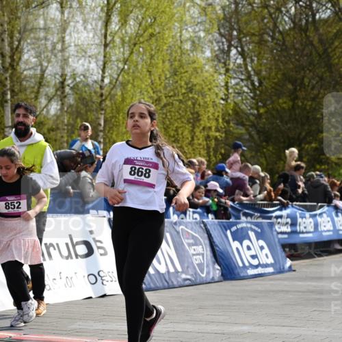 12.04.2026 - 45. Internationalen Wilhelmsburger Insellauf J. Mangold http://msf.ph/oto/9524484 12.04.2026 14:51:20 Ziel 544, 444, 868, 852, 358, 1072 meine-sportfotos.de