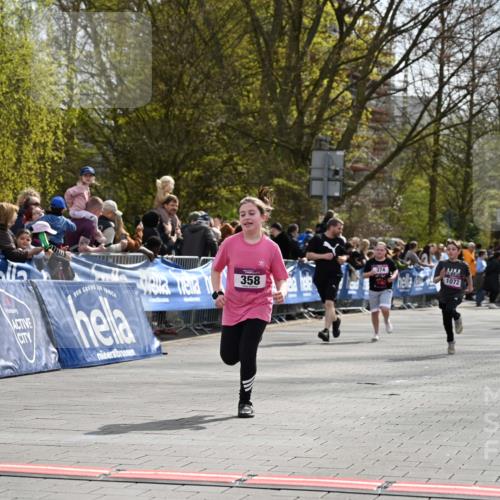 12.04.2026 - 45. Internationalen Wilhelmsburger Insellauf J. Mangold http://msf.ph/oto/9524494 12.04.2026 14:51:21 Ziel 544, 444, 868, 852, 358, 1072 meine-sportfotos.de