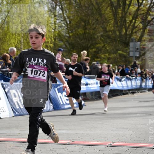 12.04.2026 - 45. Internationalen Wilhelmsburger Insellauf J. Mangold http://msf.ph/oto/9524511 12.04.2026 14:51:24 Ziel 358, 1072, 374 meine-sportfotos.de