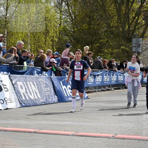 12.04.2026 - 45. Internationalen Wilhelmsburger Insellauf J. Mangold http://msf.ph/oto/9524521 12.04.2026 14:51:29 Ziel 374, 390, 399, 884, 648 meine-sportfotos.de