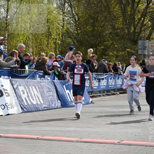 12.04.2026 - 45. Internationalen Wilhelmsburger Insellauf J. Mangold http://msf.ph/oto/9524524 12.04.2026 14:51:29 Ziel 374, 390, 399, 884, 648 meine-sportfotos.de