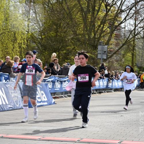 12.04.2026 - 45. Internationalen Wilhelmsburger Insellauf J. Mangold http://msf.ph/oto/9524527 12.04.2026 14:51:30 Ziel 374, 390, 399, 884, 648 meine-sportfotos.de