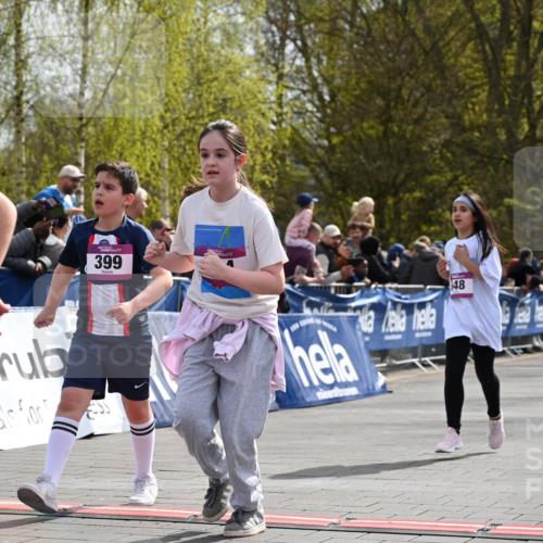 12.04.2026 - 45. Internationalen Wilhelmsburger Insellauf J. Mangold http://msf.ph/oto/9524540 12.04.2026 14:51:32 Ziel 390, 399, 884, 648, 1071 meine-sportfotos.de
