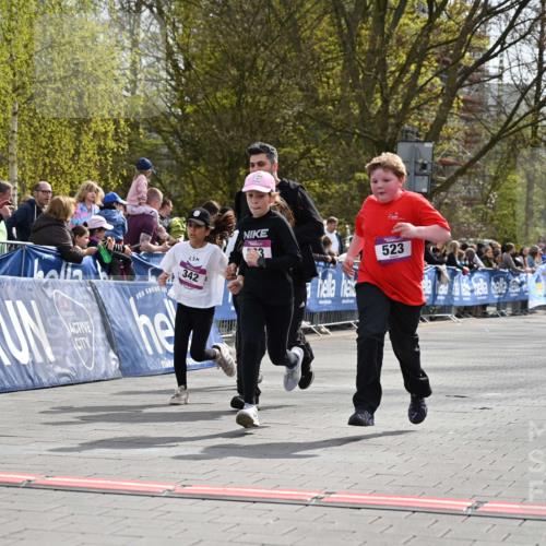12.04.2026 - 45. Internationalen Wilhelmsburger Insellauf J. Mangold http://msf.ph/oto/9524562 12.04.2026 14:51:38 Ziel 1071, 523, 363, 342, 505 meine-sportfotos.de