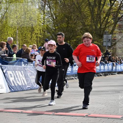 12.04.2026 - 45. Internationalen Wilhelmsburger Insellauf J. Mangold http://msf.ph/oto/9524567 12.04.2026 14:51:38 Ziel 1071, 523, 363, 342, 505 meine-sportfotos.de