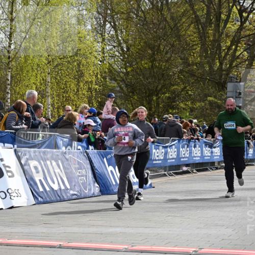 12.04.2026 - 45. Internationalen Wilhelmsburger Insellauf J. Mangold http://msf.ph/oto/9524604 12.04.2026 14:51:49 Ziel 891, 512, 394 meine-sportfotos.de