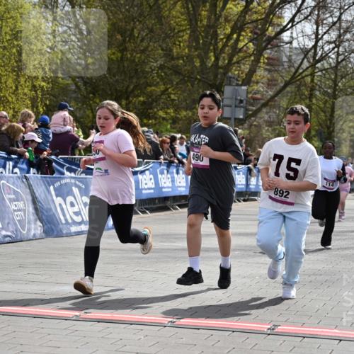 12.04.2026 - 45. Internationalen Wilhelmsburger Insellauf J. Mangold http://msf.ph/oto/9524636 12.04.2026 14:52:03 Ziel 520, 350, 892, 490, 114 meine-sportfotos.de