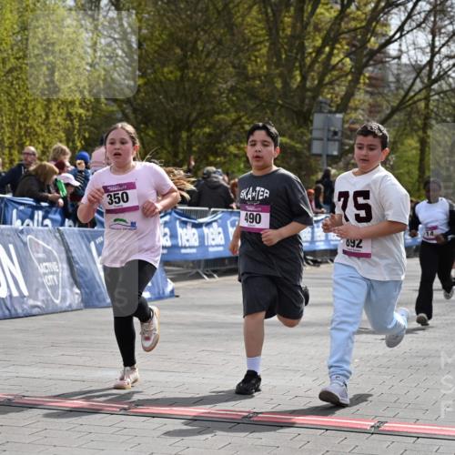 12.04.2026 - 45. Internationalen Wilhelmsburger Insellauf J. Mangold http://msf.ph/oto/9524638 12.04.2026 14:52:03 Ziel 520, 350, 892, 490, 114 meine-sportfotos.de