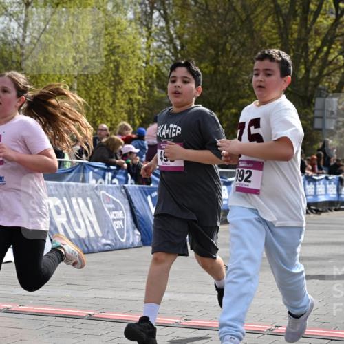12.04.2026 - 45. Internationalen Wilhelmsburger Insellauf J. Mangold http://msf.ph/oto/9524645 12.04.2026 14:52:03 Ziel 520, 350, 892, 490, 114 meine-sportfotos.de