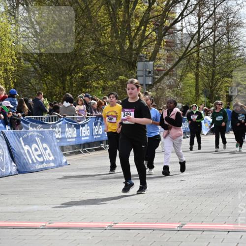 12.04.2026 - 45. Internationalen Wilhelmsburger Insellauf J. Mangold http://msf.ph/oto/9524673 12.04.2026 14:52:17 Ziel 349, 581 meine-sportfotos.de