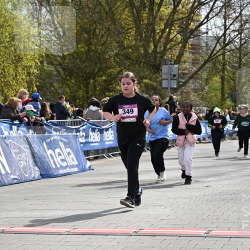 12.04.2026 - 45. Internationalen Wilhelmsburger Insellauf J. Mangold http://msf.ph/oto/9524678 12.04.2026 14:52:17 Ziel 349, 581 meine-sportfotos.de