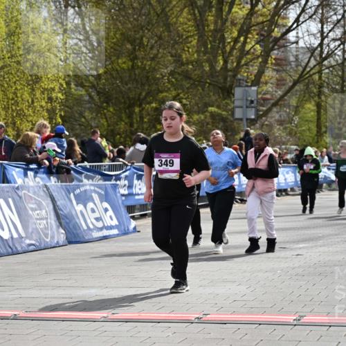 12.04.2026 - 45. Internationalen Wilhelmsburger Insellauf J. Mangold http://msf.ph/oto/9524680 12.04.2026 14:52:17 Ziel 349, 581 meine-sportfotos.de