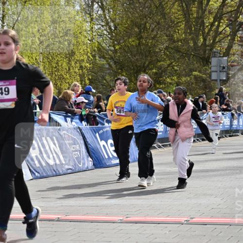12.04.2026 - 45. Internationalen Wilhelmsburger Insellauf J. Mangold http://msf.ph/oto/9524688 12.04.2026 14:52:19 Ziel 349, 581 meine-sportfotos.de