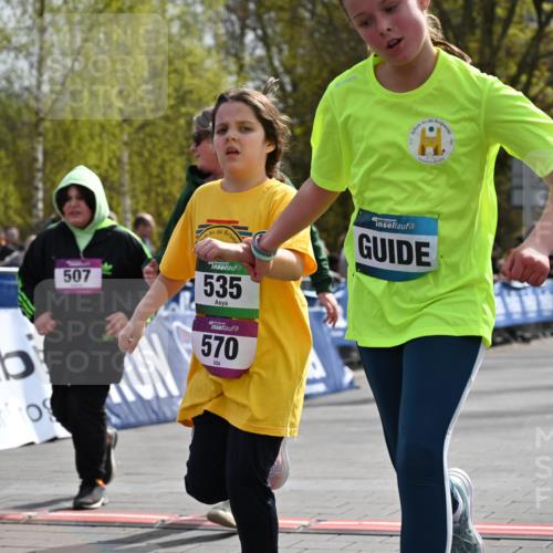 12.04.2026 - 45. Internationalen Wilhelmsburger Insellauf J. Mangold http://msf.ph/oto/9524704 12.04.2026 14:52:26 Ziel 570, 354, 507, 498 meine-sportfotos.de