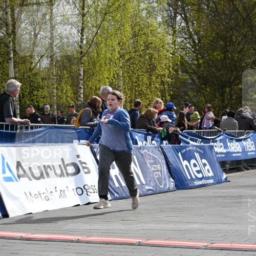 12.04.2026 - 45. Internationalen Wilhelmsburger Insellauf J. Mangold http://msf.ph/oto/9524710 12.04.2026 14:52:28 Ziel 570, 354, 507, 498 meine-sportfotos.de