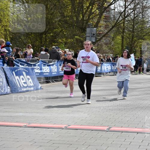12.04.2026 - 45. Internationalen Wilhelmsburger Insellauf J. Mangold http://msf.ph/oto/9524722 12.04.2026 14:52:37 Ziel 1053, 546, 1803 meine-sportfotos.de