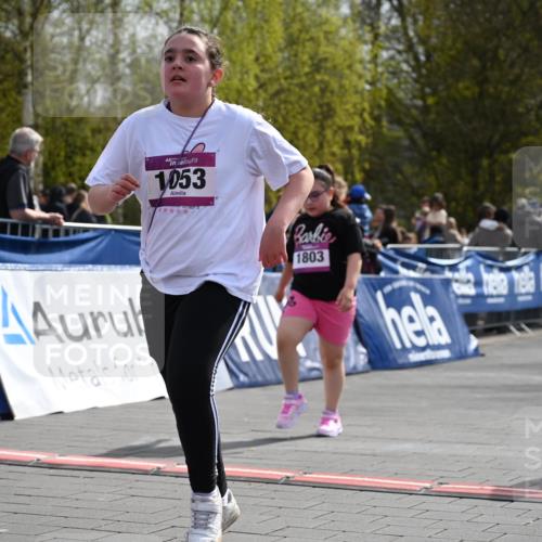 12.04.2026 - 45. Internationalen Wilhelmsburger Insellauf J. Mangold http://msf.ph/oto/9524739 12.04.2026 14:52:39 Ziel 1053, 546, 1803 meine-sportfotos.de