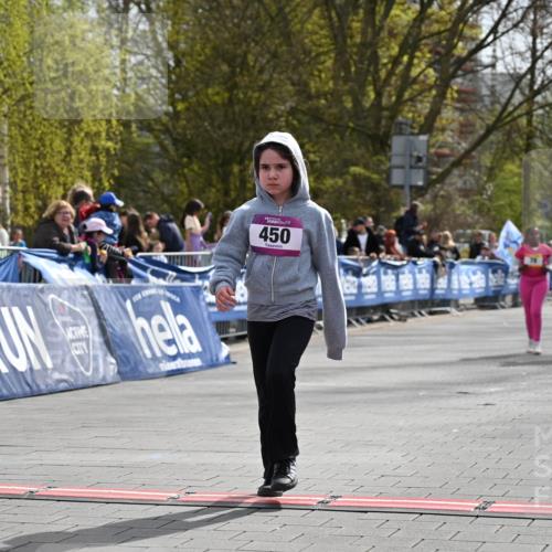 12.04.2026 - 45. Internationalen Wilhelmsburger Insellauf J. Mangold http://msf.ph/oto/9524745 12.04.2026 14:52:47 Ziel 450 meine-sportfotos.de