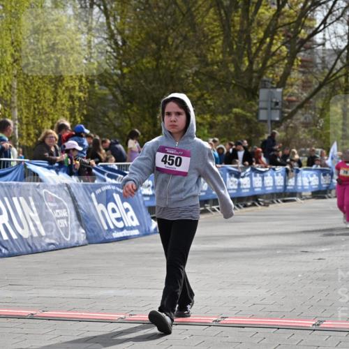 12.04.2026 - 45. Internationalen Wilhelmsburger Insellauf J. Mangold http://msf.ph/oto/9524747 12.04.2026 14:52:47 Ziel 450 meine-sportfotos.de