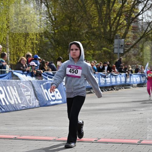 12.04.2026 - 45. Internationalen Wilhelmsburger Insellauf J. Mangold http://msf.ph/oto/9524748 12.04.2026 14:52:47 Ziel 450 meine-sportfotos.de