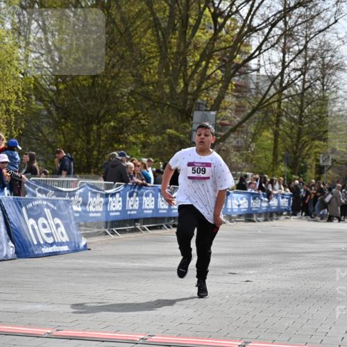 12.04.2026 - 45. Internationalen Wilhelmsburger Insellauf J. Mangold http://msf.ph/oto/9524772 12.04.2026 14:53:04 Ziel 1040, 509 meine-sportfotos.de