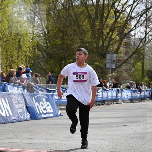 12.04.2026 - 45. Internationalen Wilhelmsburger Insellauf J. Mangold http://msf.ph/oto/9524780 12.04.2026 14:53:05 Ziel 1040, 509 meine-sportfotos.de