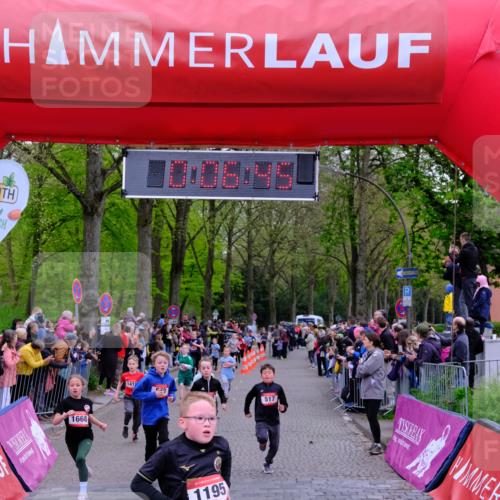19.04.2026 - Hammer Lauf Tim E. http://msf.ph/oto/9526151 19.04.2026 09:27:14 Ziel 379, 456, 517, 550, 1172, 1195, 1412, 1419, 1433, 1443, 1548, 1600, 1662, 1668, 1758 meine-sportfotos.de