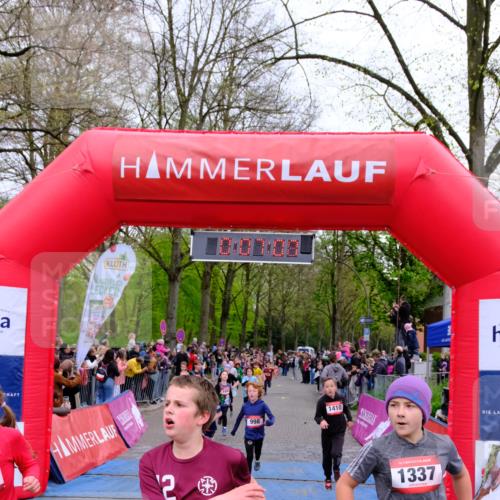 19.04.2026 - Hammer Lauf Tim E. http://msf.ph/oto/9526221 19.04.2026 09:27:36 Ziel 586, 788, 789, 845, 884, 887, 893, 900, 917, 998, 1098, 1155, 1205, 1306, 1309, 1328, 1337, 1373, 1400, 1410, 1413, 1435, 1685, 1808, 1864 meine-sportfotos.de
