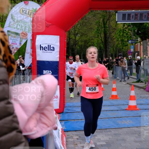 19.04.2026 - Hammer Lauf Tim E. http://msf.ph/oto/9545535 19.04.2026 12:31:48 Ziel 8, 123, 304, 335, 420, 450, 549, 690, 796, 1103, 1106, 1111, 1300, 1339, 1601, 1928 meine-sportfotos.de