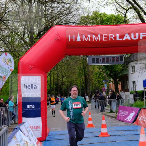 19.04.2026 - Hammer Lauf Tim E. http://msf.ph/oto/9548282 19.04.2026 12:54:53 Ziel 354, 398, 1920 meine-sportfotos.de