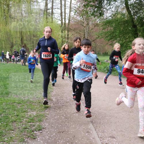 19.04.2026 - Hammer Lauf Lena Gebhardt http://msf.ph/oto/9562706 19.04.2026 09:27:01 Laufen 1620, 84, 1506, 829, 16, 946, 1057 meine-sportfotos.de