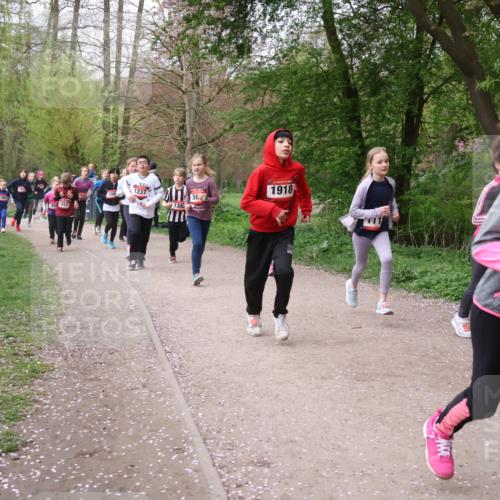 19.04.2026 - Hammer Lauf Lena Gebhardt http://msf.ph/oto/9562737 19.04.2026 09:27:08 Laufen 1237, 56, 130, 1918, 16, 1286 meine-sportfotos.de