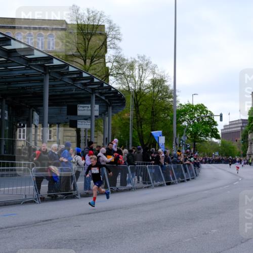 25.04.2026 - Das Zehntel Tim E. http://msf.ph/oto/9567002 25.04.2026 08:45:51 Ziel 4067 meine-sportfotos.de