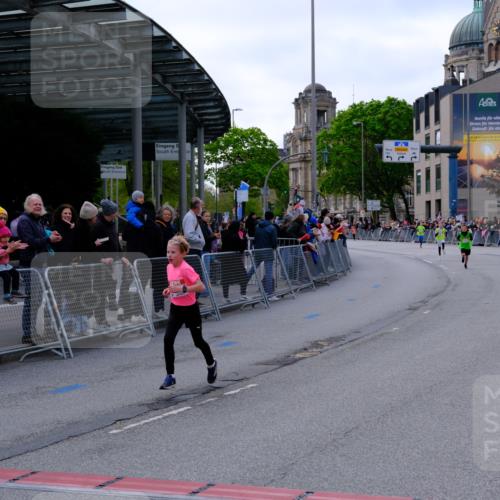 25.04.2026 - Das Zehntel Tim E. http://msf.ph/oto/9567058 25.04.2026 08:46:34 Ziel 3997 meine-sportfotos.de