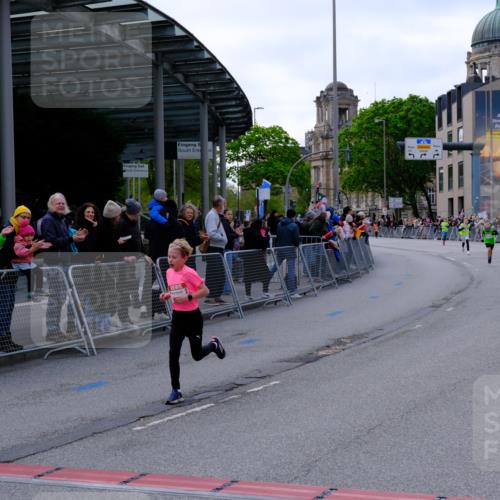 25.04.2026 - Das Zehntel Tim E. http://msf.ph/oto/9567059 25.04.2026 08:46:34 Ziel 3997 meine-sportfotos.de