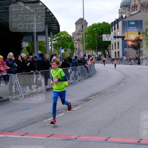 25.04.2026 - Das Zehntel Tim E. http://msf.ph/oto/9567079 25.04.2026 08:46:48 Ziel 3188, 3232 meine-sportfotos.de
