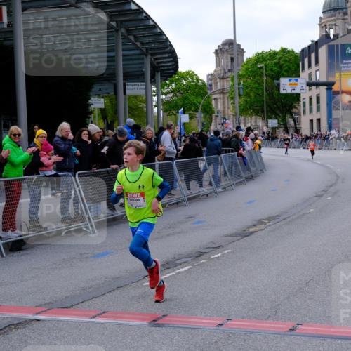 25.04.2026 - Das Zehntel Tim E. http://msf.ph/oto/9567081 25.04.2026 08:46:48 Ziel 3188, 3232 meine-sportfotos.de