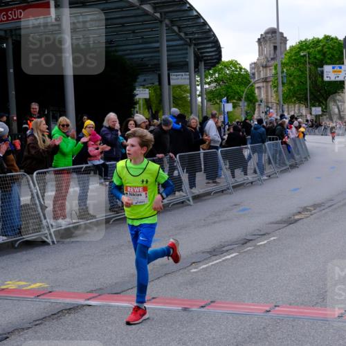 25.04.2026 - Das Zehntel Tim E. http://msf.ph/oto/9567083 25.04.2026 08:46:48 Ziel 3188, 3232 meine-sportfotos.de