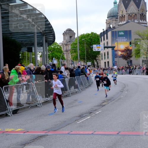 25.04.2026 - Das Zehntel Tim E. http://msf.ph/oto/9567122 25.04.2026 08:47:28 Ziel 1184, 1246, 2005, 2034, 2981, 3402, 4024 meine-sportfotos.de