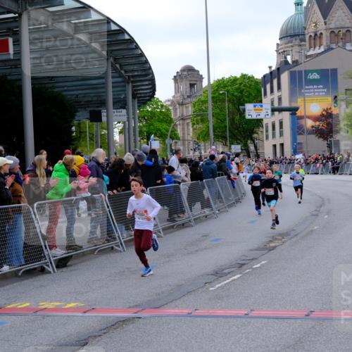 25.04.2026 - Das Zehntel Tim E. http://msf.ph/oto/9567124 25.04.2026 08:47:28 Ziel 1184, 1246, 2005, 2034, 2981, 3402, 4024 meine-sportfotos.de
